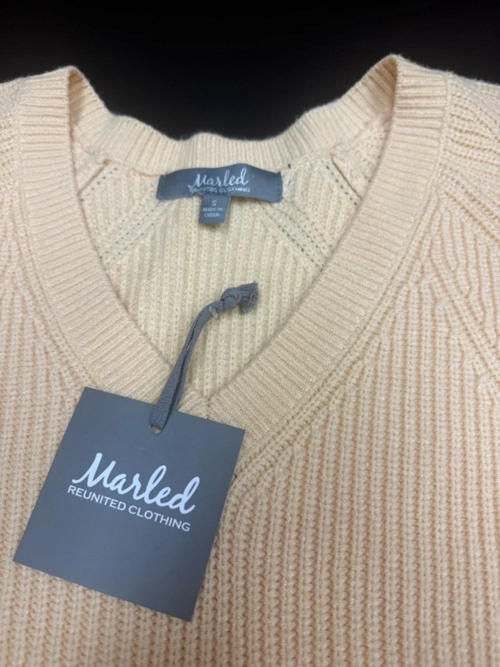 Marled V-Neck Knit Sweater🤍